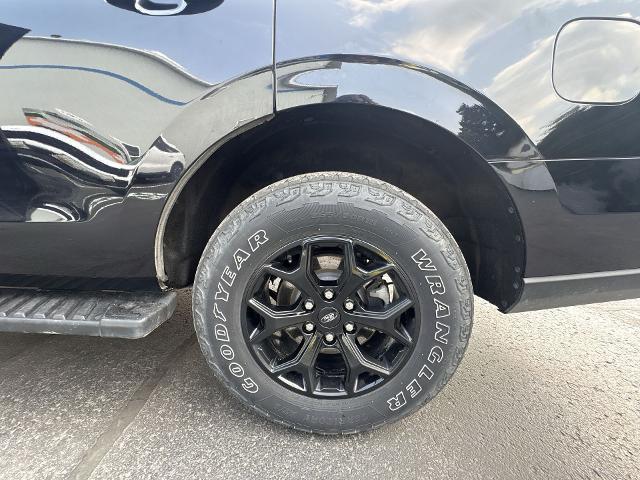 Photo of 2023 Agate Black Metallic Ford Expedition
