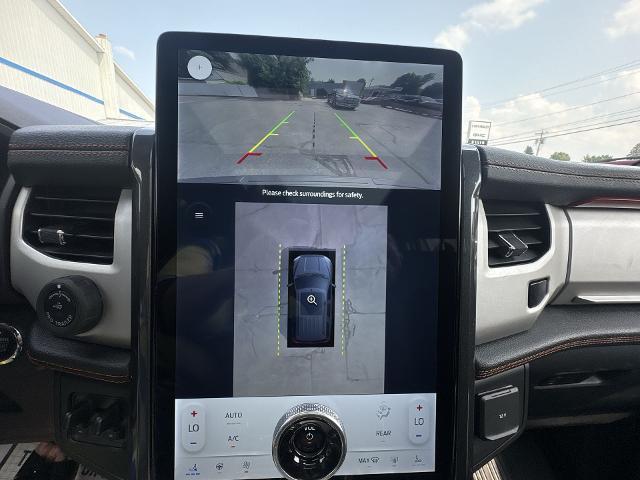 Photo of 2023 Agate Black Metallic Ford Expedition