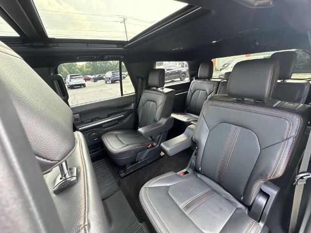 Photo of 2023 Agate Black Metallic Ford Expedition
