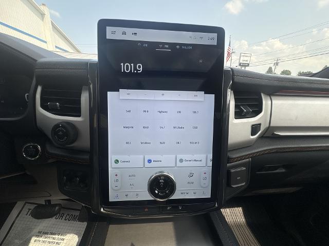 Photo of 2023 Agate Black Metallic Ford Expedition