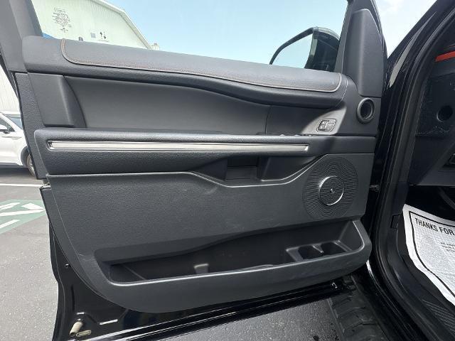 Photo of 2023 Agate Black Metallic Ford Expedition
