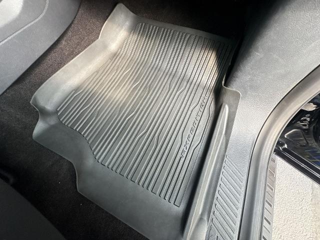 Photo of 2023 Agate Black Metallic Ford Expedition