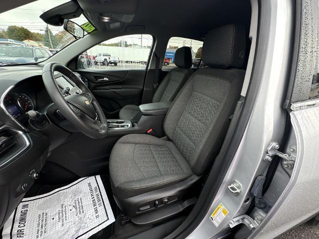 Photo of 2022 Silver Ice Metallic Chevrolet Equinox