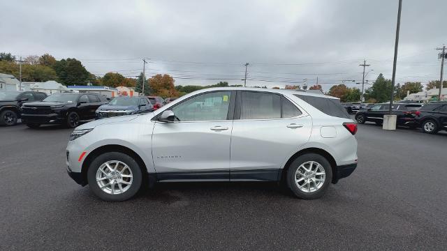 Photo of 2022 Silver Ice Metallic Chevrolet Equinox