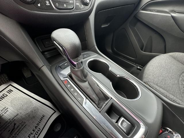 Photo of 2022 Silver Ice Metallic Chevrolet Equinox