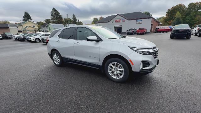 Photo of 2022 Silver Ice Metallic Chevrolet Equinox