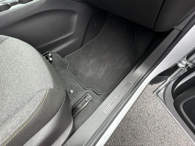 Photo of 2022 Silver Ice Metallic Chevrolet Equinox