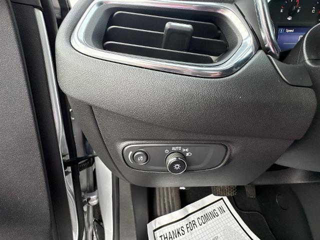 Photo of 2022 Silver Ice Metallic Chevrolet Equinox