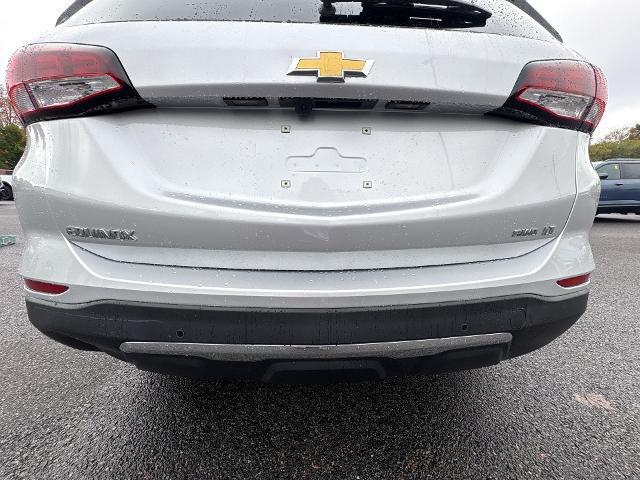 Photo of 2022 Silver Ice Metallic Chevrolet Equinox