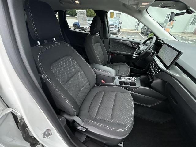 Photo of 2023 Star White Metallic Tri-Coat Ford Escape