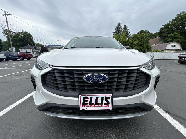 Photo of 2023 Star White Metallic Tri-Coat Ford Escape