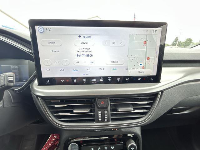 Photo of 2023 Star White Metallic Tri-Coat Ford Escape