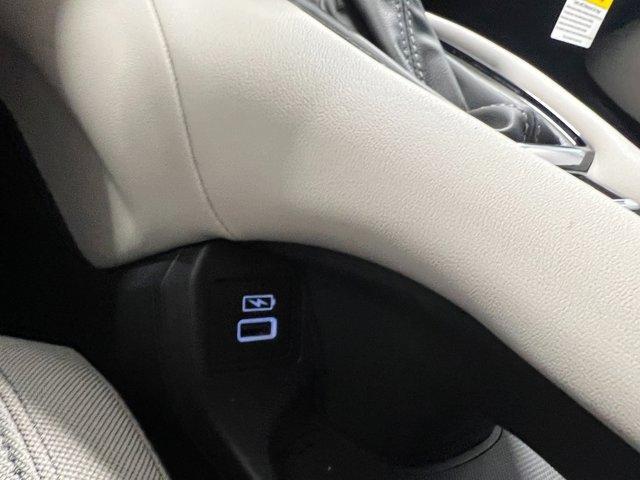 Photo of 2025 Platinum White Honda HR-V