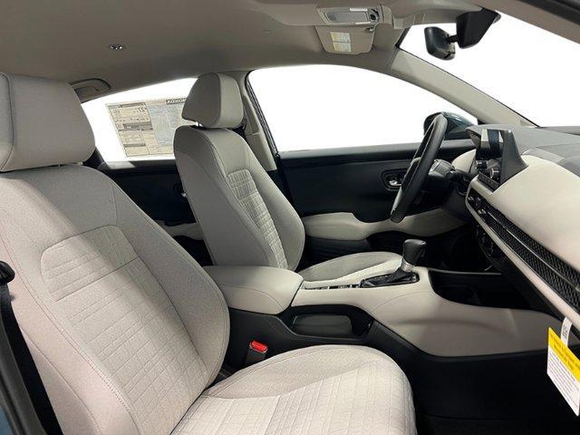 Photo of 2025 Platinum White Honda HR-V