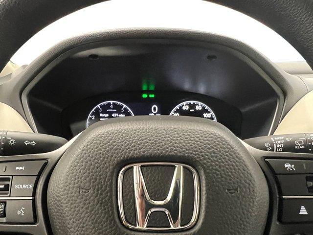 Photo of 2025 Platinum White Honda HR-V