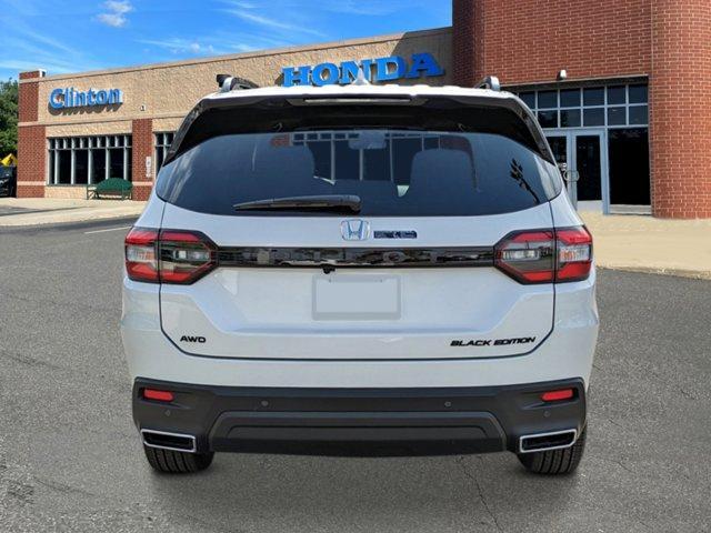Photo of 2025 Platinum White Honda Pilot