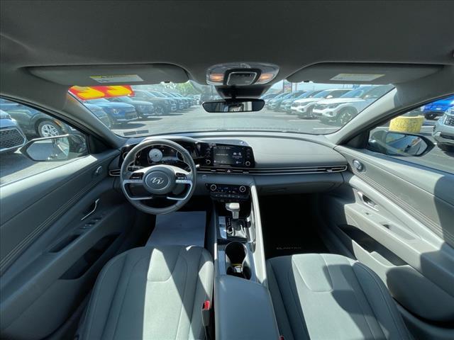 Photo of 2022 Phantom Black Hyundai ELANTRA