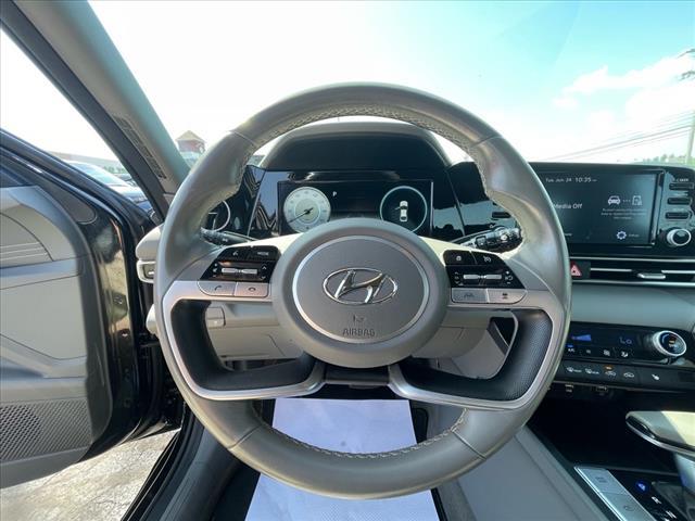 Photo of 2022 Phantom Black Hyundai ELANTRA
