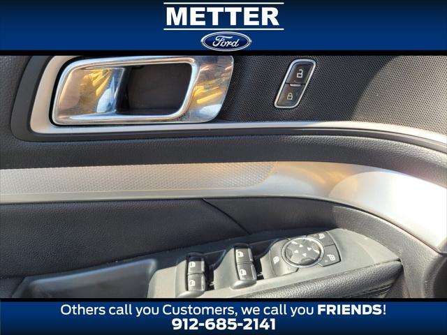 Photo of 2016 Ingot Silver Ford Explorer