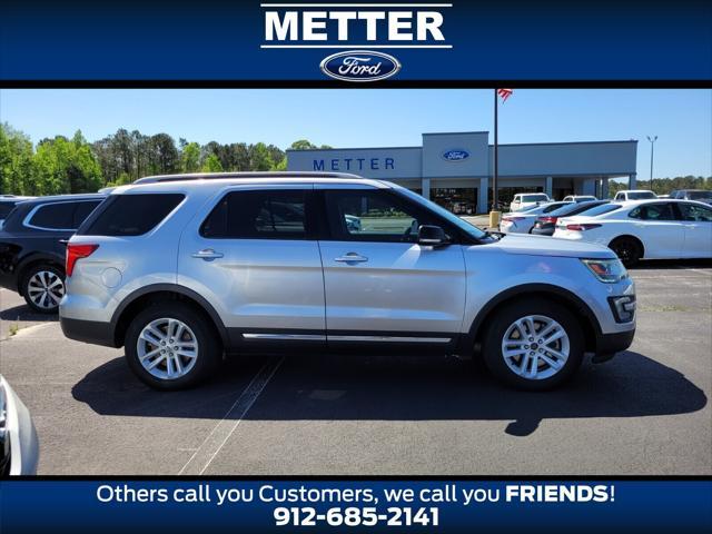 Photo of 2016 Ingot Silver Ford Explorer