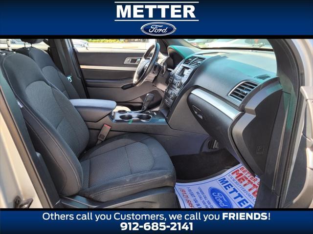 Photo of 2016 Ingot Silver Ford Explorer