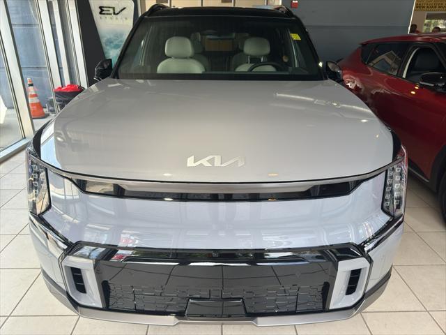 Photo of 2026 Wolf Gray/Ebony Black Roof Kia EV9