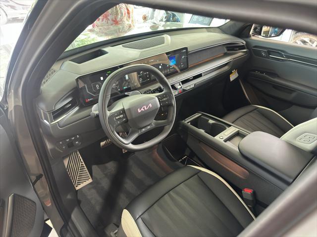 Photo of 2026 Wolf Gray/Ebony Black Roof Kia EV9