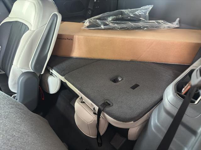 Photo of 2026 Wolf Gray/Ebony Black Roof Kia EV9
