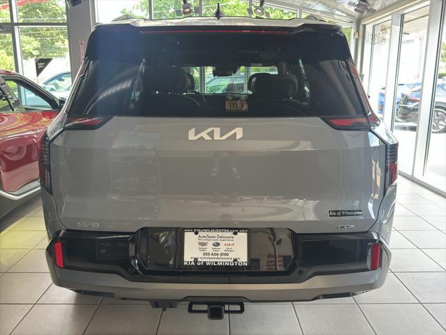 Photo of 2026 Wolf Gray/Ebony Black Roof Kia EV9