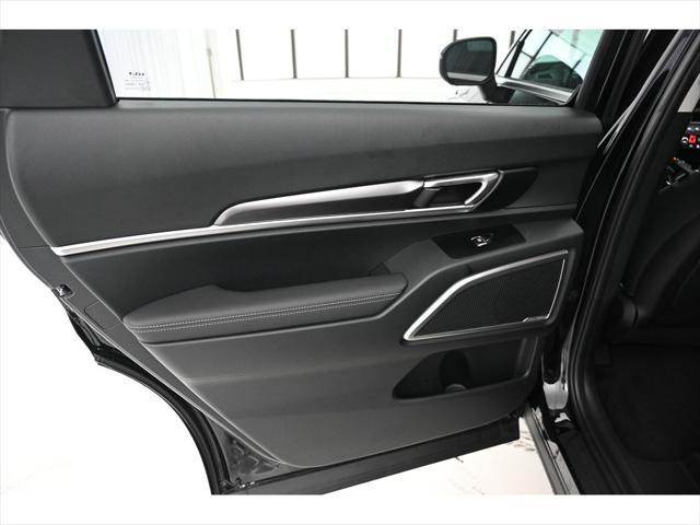 Photo of 2025 Ebony Black Kia Telluride