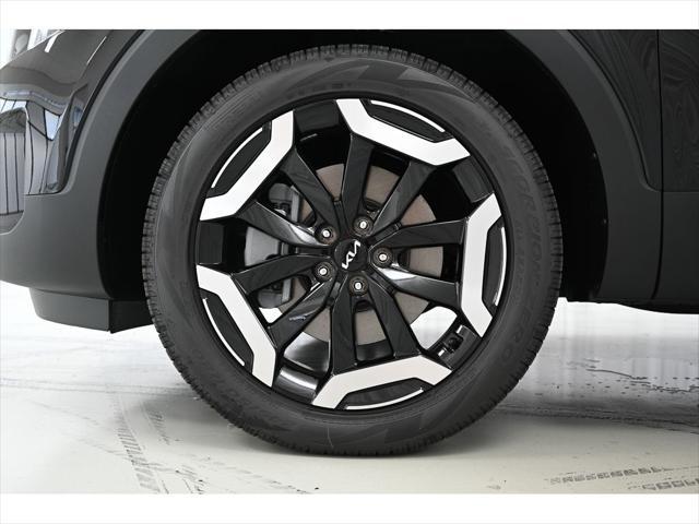 Photo of 2025 Ebony Black Kia Telluride
