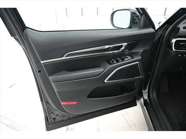 Photo of 2025 Ebony Black Kia Telluride