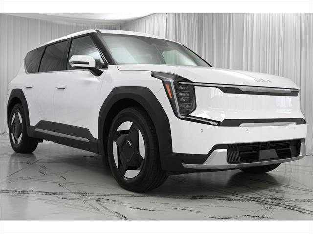 Photo of 2026 Glacial White Pearl Kia EV9
