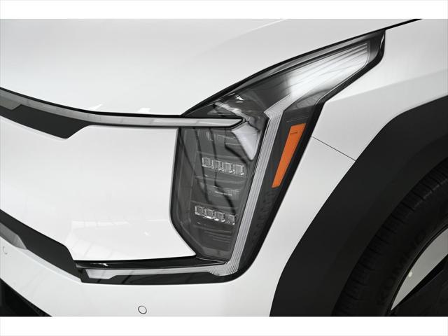 Photo of 2026 Glacial White Pearl Kia EV9