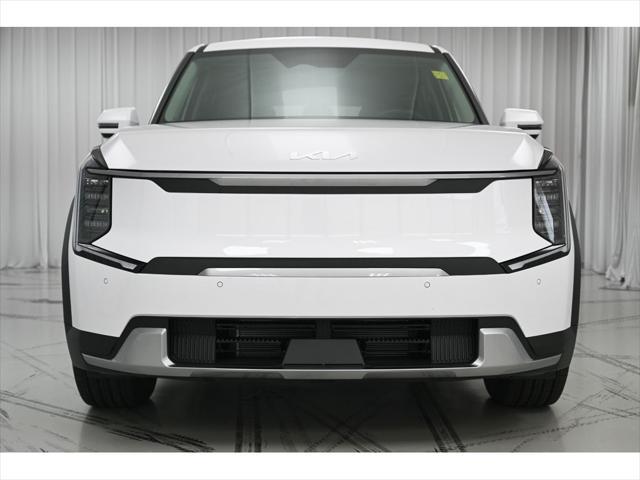 Photo of 2026 Glacial White Pearl Kia EV9
