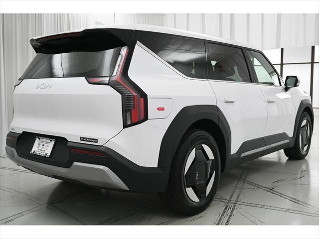 Photo of 2026 Glacial White Pearl Kia EV9