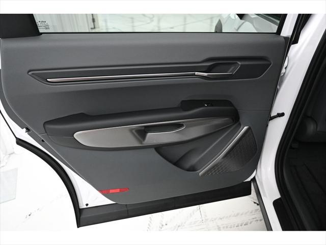 Photo of 2026 Glacial White Pearl Kia EV9