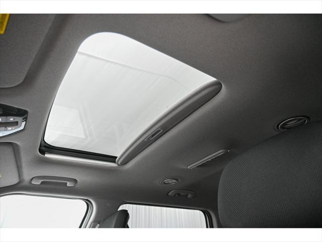 Photo of 2026 Glacial White Pearl Kia EV9