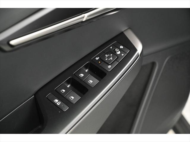 Photo of 2025 Glacier White Pearl Kia EV6