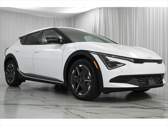 Photo of 2025 Glacier White Pearl Kia EV6
