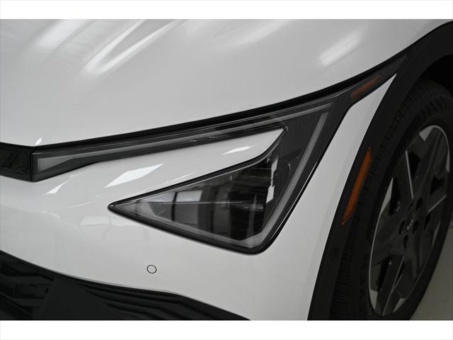 Photo of 2025 Glacier White Pearl Kia EV6