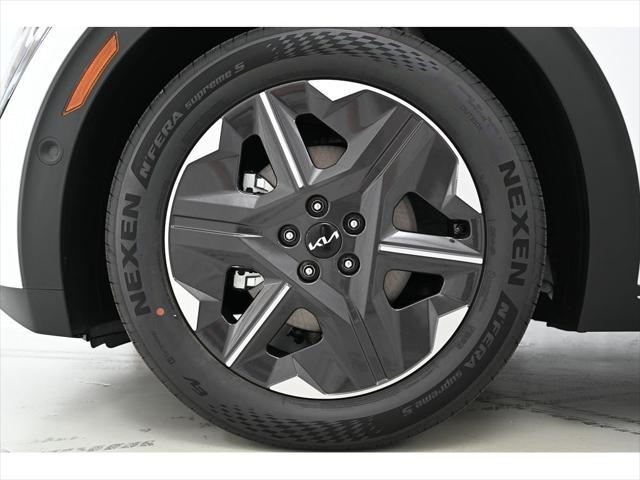 Photo of 2025 Glacier White Pearl Kia EV6