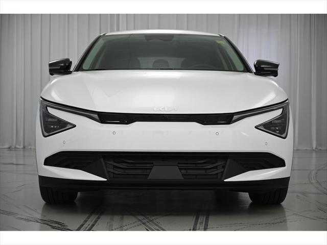 Photo of 2025 Glacier White Pearl Kia EV6