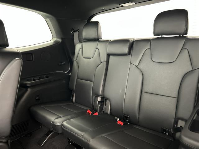 Photo of 2025 Glacial White Pearl Kia Telluride