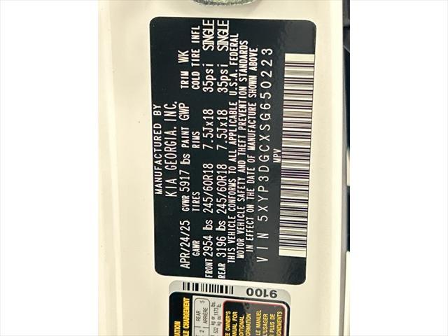 Photo of 2025 Glacial White Pearl Kia Telluride