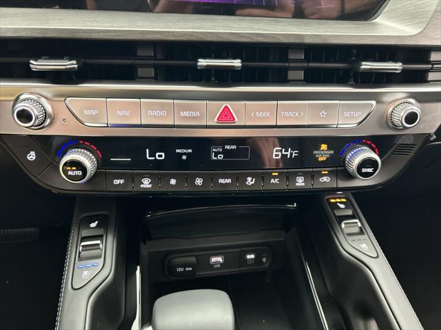 Photo of 2025 Glacial White Pearl Kia Telluride