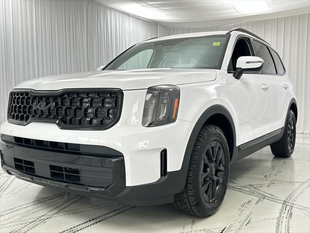 Photo of 2025 Glacial White Pearl Kia Telluride