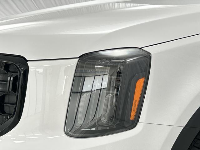 Photo of 2025 Glacial White Pearl Kia Telluride