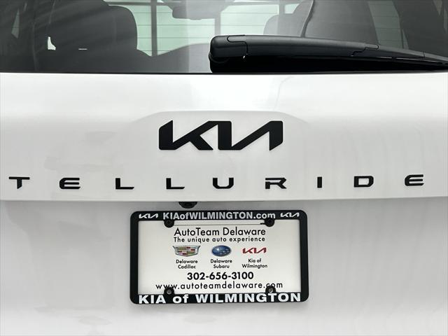 Photo of 2025 Glacial White Pearl Kia Telluride