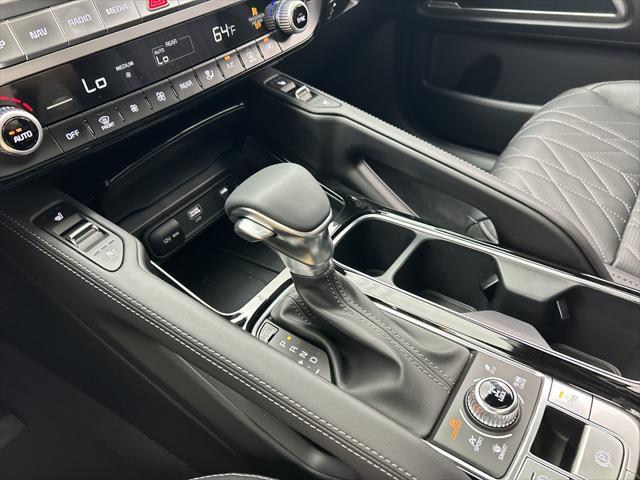 Photo of 2025 Glacial White Pearl Kia Telluride